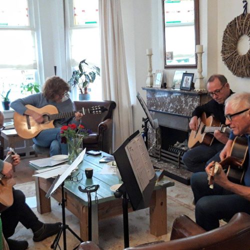 20230203_160854 Online Music Master leden oefenen gitaar